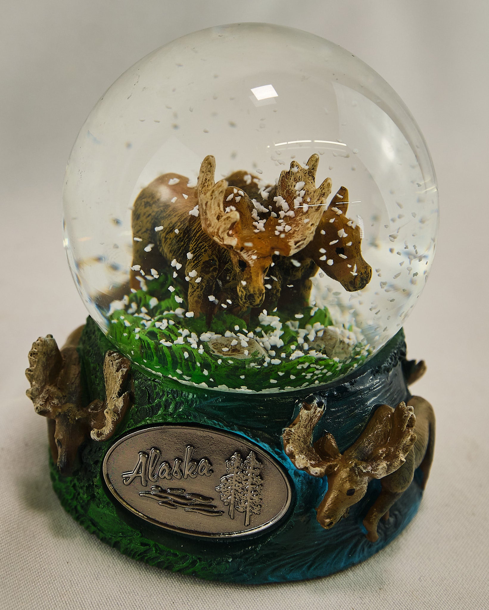 Moose Couple Alaska Water Globe 65mm