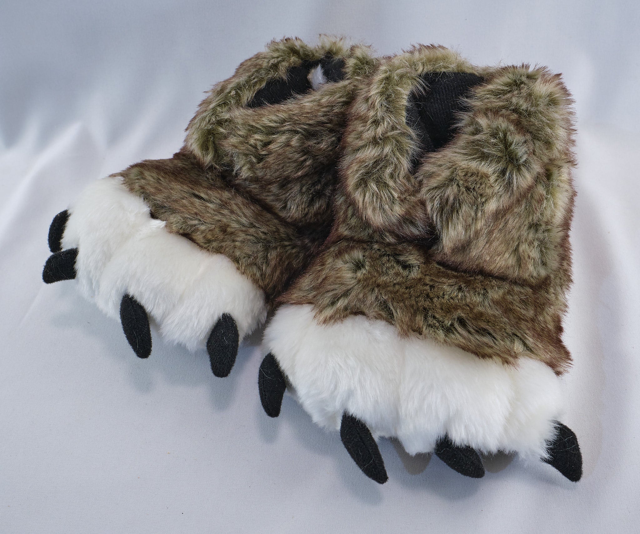 Kid's Wolf Paw Slippers (Small, 9-11)