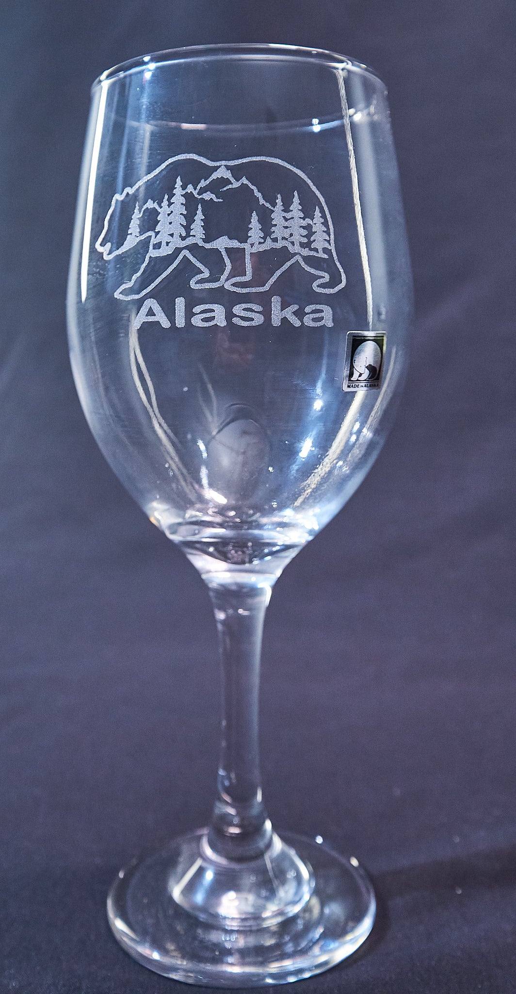 Bear Mountains Alaska Etched Wine Glass 14 oz